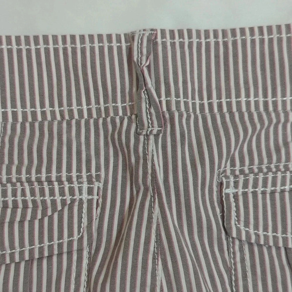 Abercrombie & Fitch Cuffed Bermuda Shorts, Color Cream/Brown/Pink, Size 4 - Picture 9 of 14